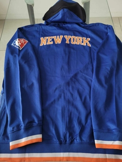 Campera Nike New York Knicks NBA Azul y Naranja 2023 2024 - Roda Indumentaria