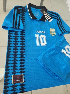 Kit Niño Camiseta + Short Argentina Azul Maradona 10 1994 - Roda Indumentaria
