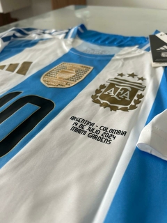 Camiseta adidas Argentina HeatRdy Titular Matchday Final vs. Colombia Messi 10 2024 2025 3 Estrellas Match Parches Copa America - tienda online