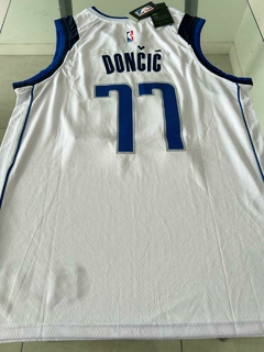 Camiseta NBA Nike Dallas Mavericks Blanca Doncic 77 Musculosa #SALE - Roda Indumentaria