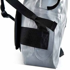 MOCHILA BEWOLK 20 LITROS CON CIERRE Y PORTA TUBO 1920 en internet