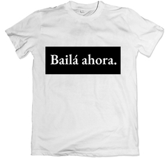 Remera frase lionel messi bailá ahora blanca