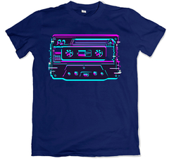 Remera retro cassette glitch azul marino