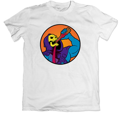 Remera dibujos animados retro he-man and the masters of the universe drinking skeletor blanca