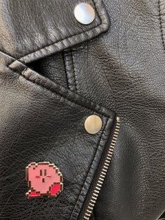 Pin metálico esmaltado videojuegos kirby