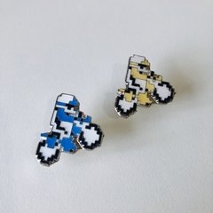 pin metálico esmaltado exite bike azul y amarillo family game