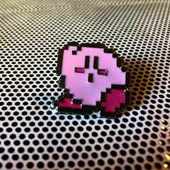 Pin metálico esmaltado videojuegos kirby