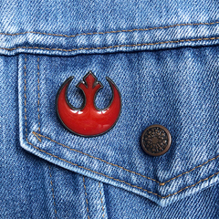 Pin metálico esmaltado cine clásico star wars la guerra de las galaxias símbolo rebelde rebels rojo