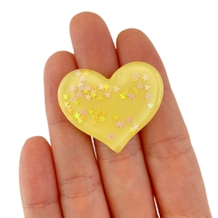 Aplique Coração Resina com Estrelinhas Amarelo Claro - 2 unidades - comprar online