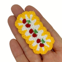 Aplique Para Tic Tac Crochê com Cereja Borda Amarela (6cm) - 2 unidades - comprar online