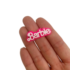 Aplique/Pingente Palavra Barbie Rosa Neon Acrílico (3.4cm) - 2 unidades - comprar online