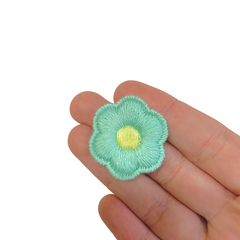 Aplique Flor de Linha Redonda Verde Bebê (3cm) - 2 unidades - comprar online