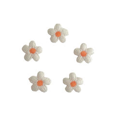 Aplique Mini Florzinhas Estilo Bordado Miolo (1.7cm) - 5 unidades - ApliqueMe | Apliques incríveis para seu artesanato!
