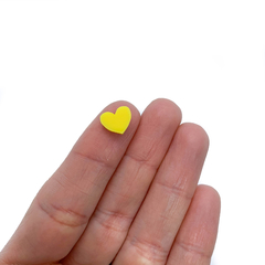 Aplique Micro Corações Acrílico Amarelo - 10 unidades - comprar online