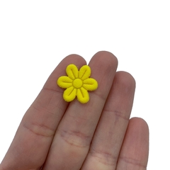 Aplique Florzinha Tecido Amarelo Canário - 10 unidades - comprar online