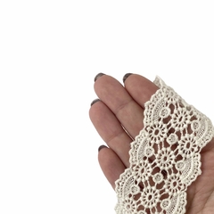 Fita Rendada Branca Flores Bordinha (50mm) - 1 metro - comprar online