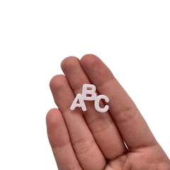 Aplique Mini Abc Branco Acrílico (2,5cm) - 2 unidades - comprar online