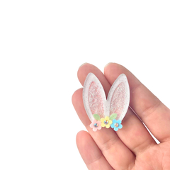 Aplique Orelha Coelhinha Glitter Branco com Flores Acrílico - 2 unidades - comprar online