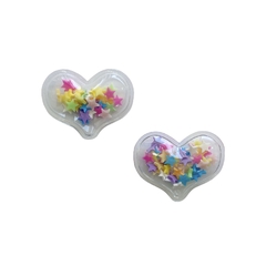 Aplique Coração Plástico Pequeno com Confete Estrelas Coloridas