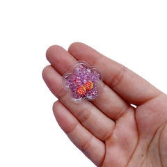 Aplique Florzinha Plástico Pequena com Cristais Lilás e Morangos 