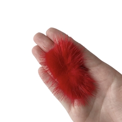 Pompom Pelinho Comprido (Metade) Vermelho - 2 unidades - ApliqueMe | Apliques incríveis para seu artesanato!