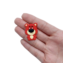Aplique Ursinho Lotso Vermelho Toy Story Emborrachado - 2 unidades - comprar online