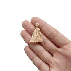 Pingente Tassel Franjinha Bege (3cm) - 10 unidades - comprar online