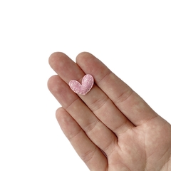 Aplique Mini Coração Glitter Rosa Bebê - 20 Unidades - ApliqueMe | Apliques incríveis para seu artesanato!