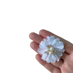 Aplique Flor Branca com Miolo (Pérola e Pedraria) - 2 unidades - comprar online