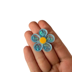 Aplique Flor Azul com Recheio Miolo Amarelo Acrílico - 2 unidades - comprar online