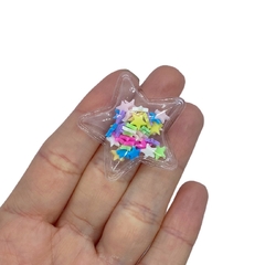 Aplique Estrela Plástico Pequena com Confetes Estrelas Coloridas - 2 unidades - comprar online