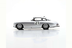 Miniatura Mercedes-Benz 300SL #21 - Vencedor Le Mans 1952 - 1/43 Spark