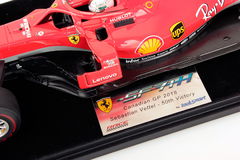 Miniatura Ferrari SF71H #5 F1 - S. Vettel - GP Canada 2018 50ª Vitória - 1/18 Looksmart