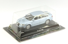 Miniatura Audi S6 Prata - 1/64 Kyosho