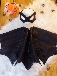 Jardineira Morcego com Capa e Máscara - comprar online