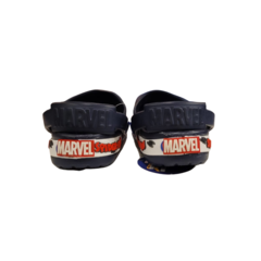 ZUECOS DE GOMA EVA MARVEL OFICIAL KIDS CON PINS SPIDERMAN MARINO - SOLO NATACIÓN