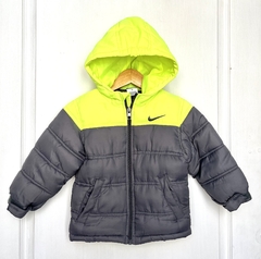 2A | Nike | campera abrigo capucha gris oscuro amarillo fluo interior polar