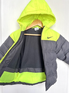 2A | Nike | campera abrigo capucha gris oscuro amarillo fluo interior polar en internet