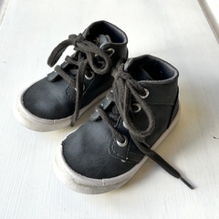 T22 | Mimo | zapatillas botita simil cuero grises