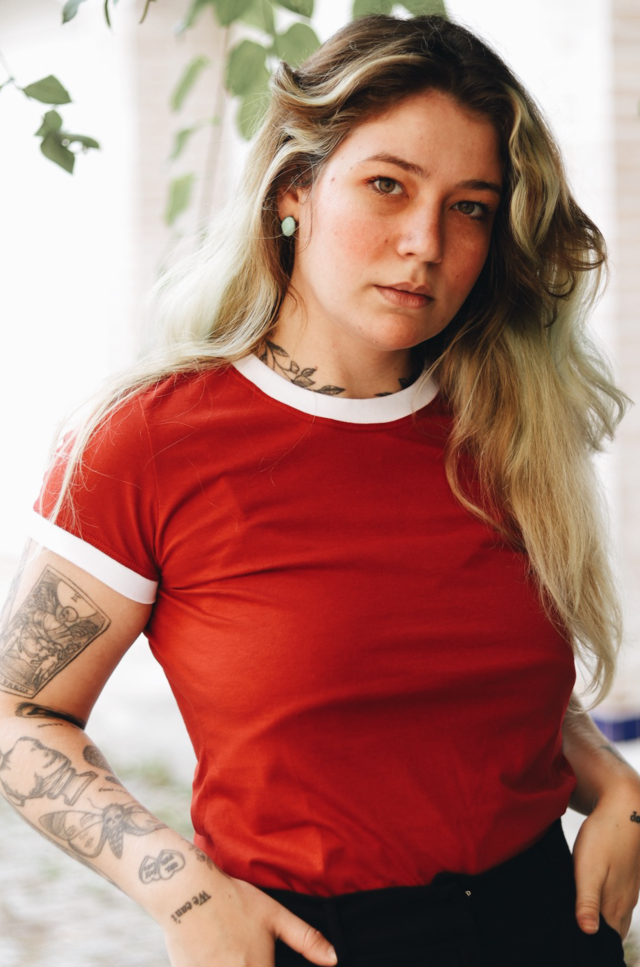 Camiseta Feminina Ringer Vermelho / Branco na internet