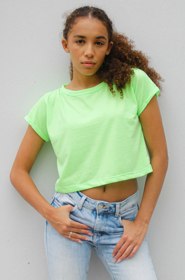 T-Shirt Cropped Branco/Verde Neon, use criativa jeans 
