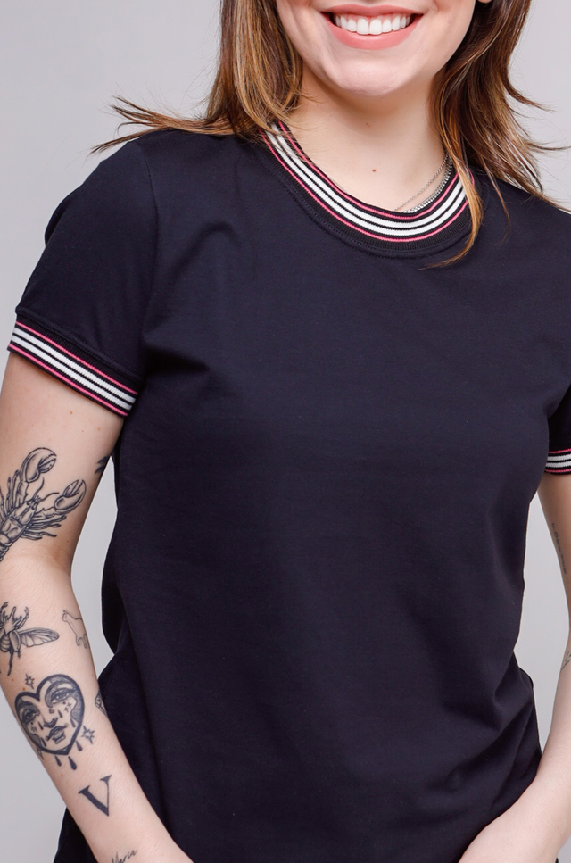 Camiseta Feminina Ringer Preto / Listras Rosas - comprar online