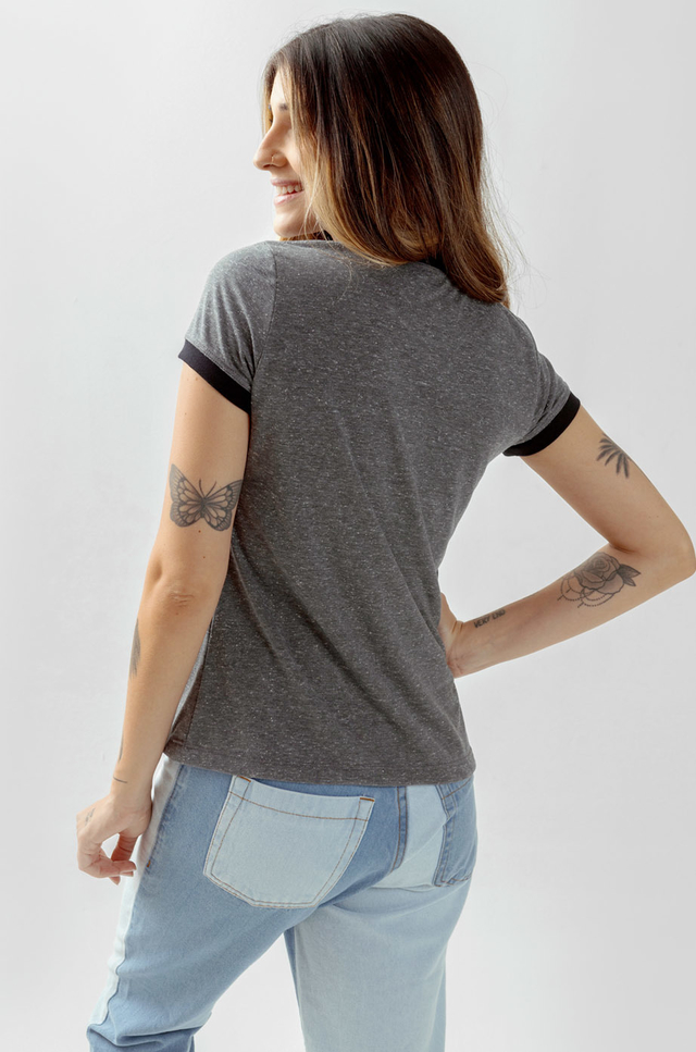 Camiseta Feminina Ringer Botonê Preto na internet