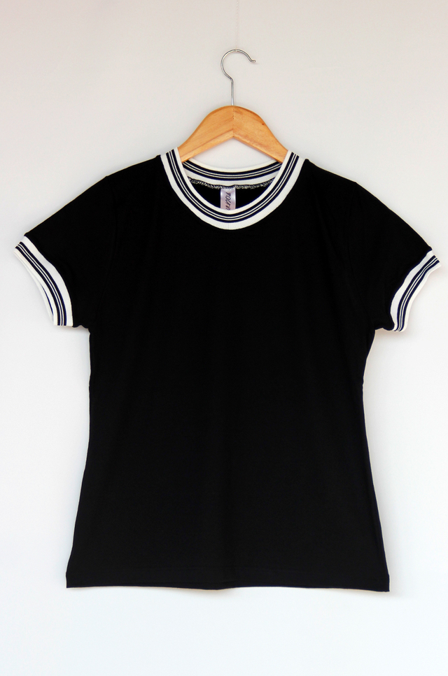 Camiseta Feminina Ringer Preto / Listras Brancas - loja online