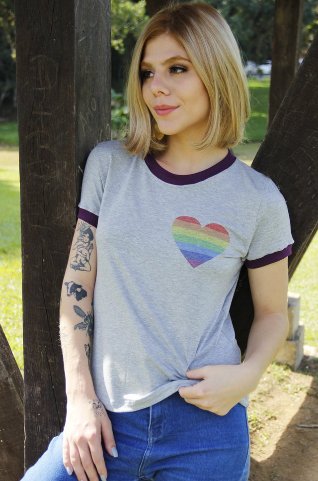 Camiseta Feminina Ringer Coração Arco Íris - comprar online