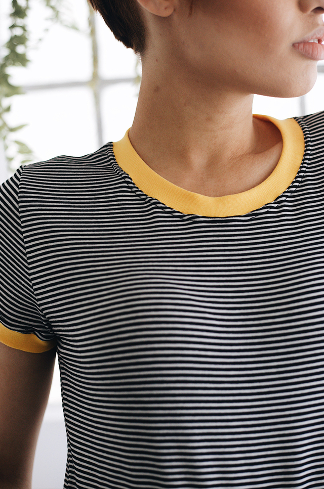 Camiseta Feminina Ringer Listrada Preto / Amarelo - comprar online