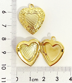relicario-dourado-coração