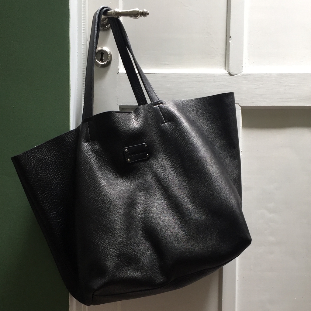 Cartera Shoping bag de cuero negro
