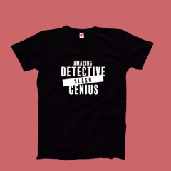 Remera Negra AMAZING DETECTIVE SLASH GENIUS