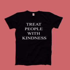 Remera Negra TREAT PEOPLE WITH KINDNESS